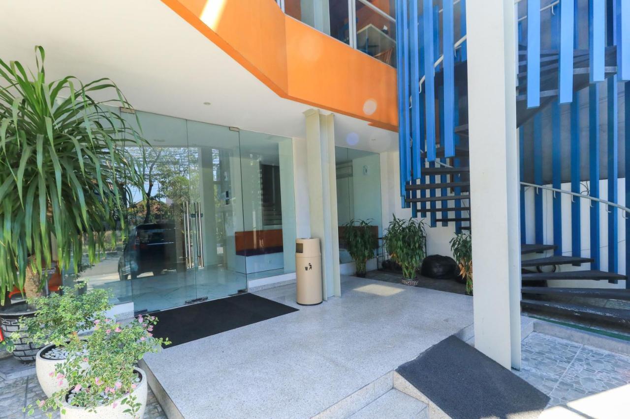 Hotel Berlian International Surabaya Exterior foto